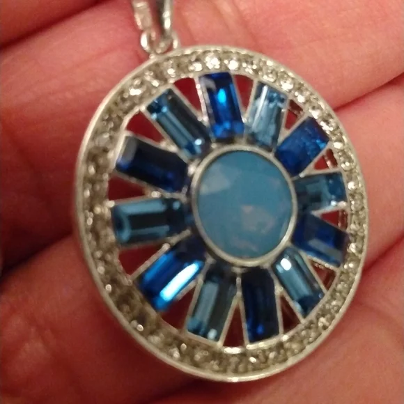 Beautifully Blue baguette necklace - Picture 7 of 9